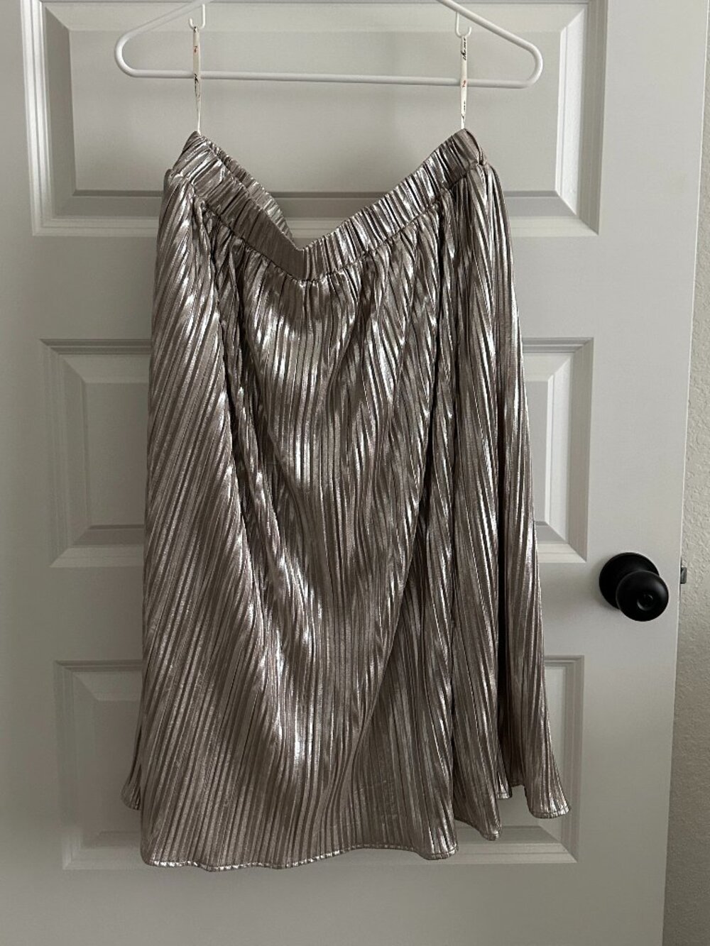THML Champagne Gold Metallic Pleated Midi Skirt XL | NWOT | Elastic Waist